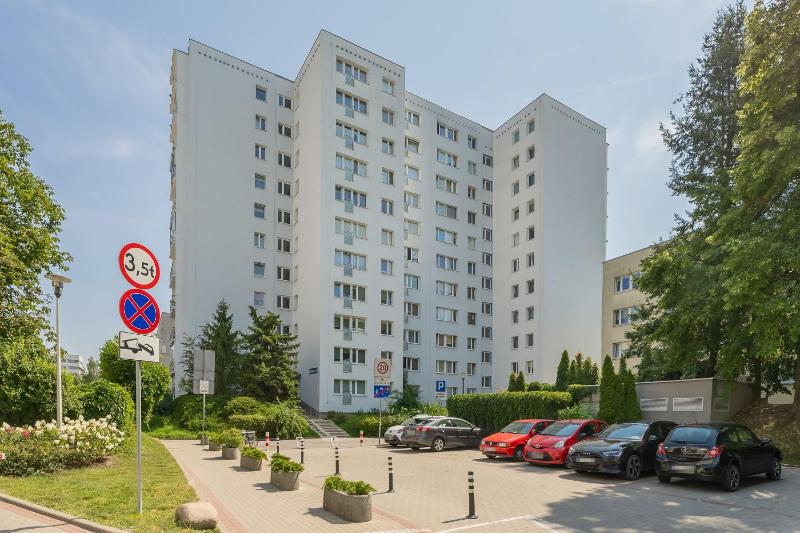 Practical Family Apartment with 2 Bedrooms a Few Minutes From the Airport by Noclegi Renters - image 15