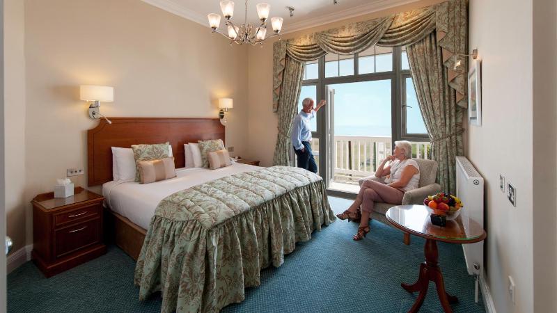 Deluxe Double or Twin Room with Sea View image 4