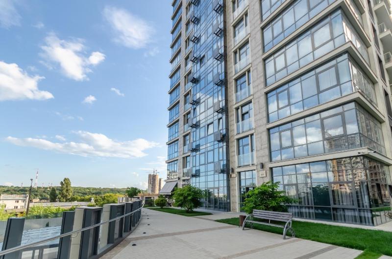 2-5 Novopecherski Lypky Verkhogliad 19b Kyiv centre panoramic city view 15 kW backup power Petrovdom Apartment - image 5