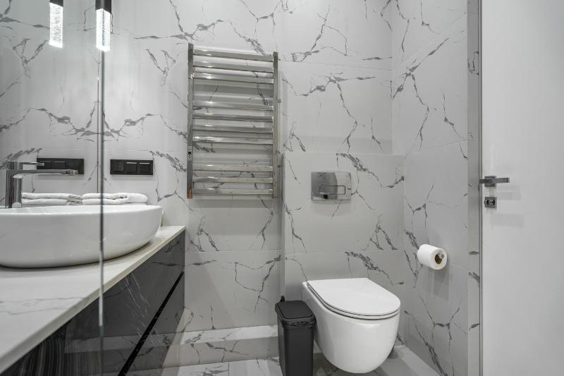 2-5 Novopecherski Lypky Verkhogliad 19b Kyiv centre panoramic city view 15 kW backup power Petrovdom Apartment - image 2