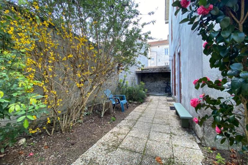 Quiet studio in Nantes ideal for two - image 19