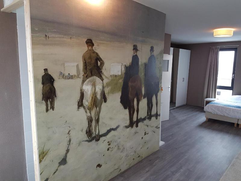 Family Room image 4