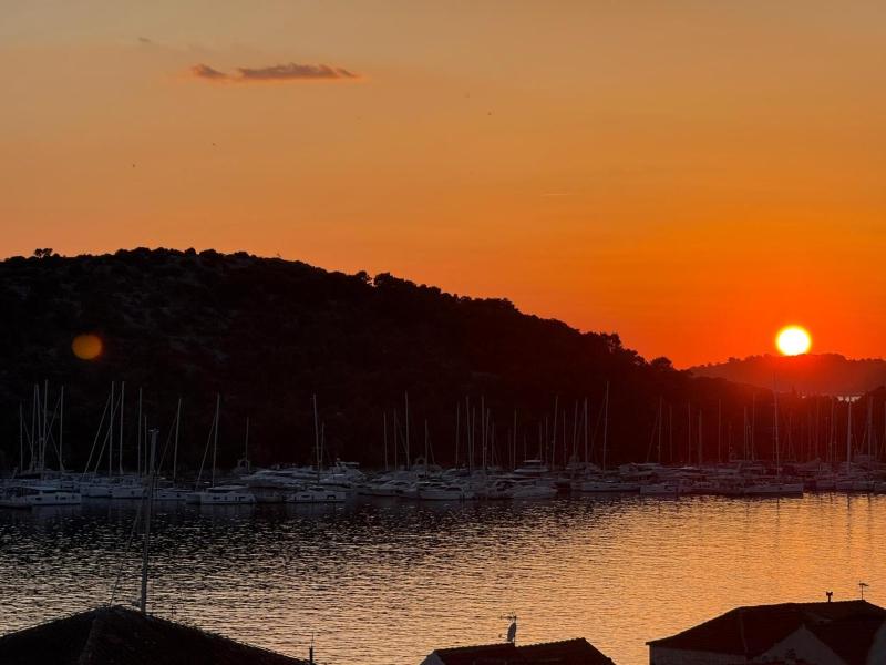 Apartments with panoramic views and a balcony perfect for enjoying the sunset - image 27