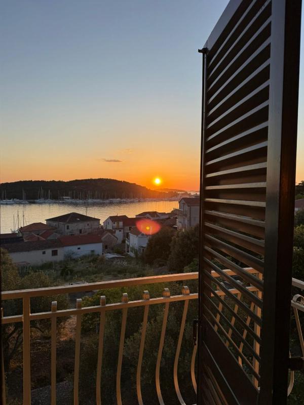 Apartments with panoramic views and a balcony perfect for enjoying the sunset - image 26