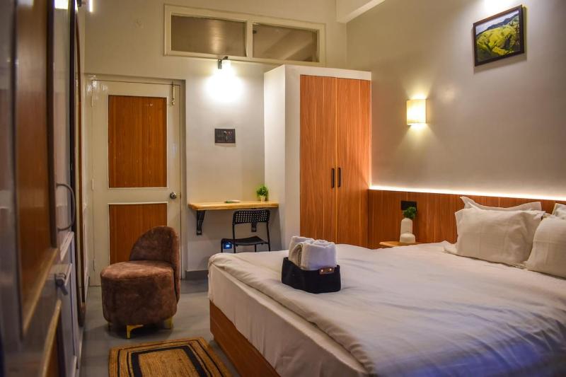 Karuna Court I Luxurious 3 BHK Flat I Fully Equipped I Jalukbari - image 5