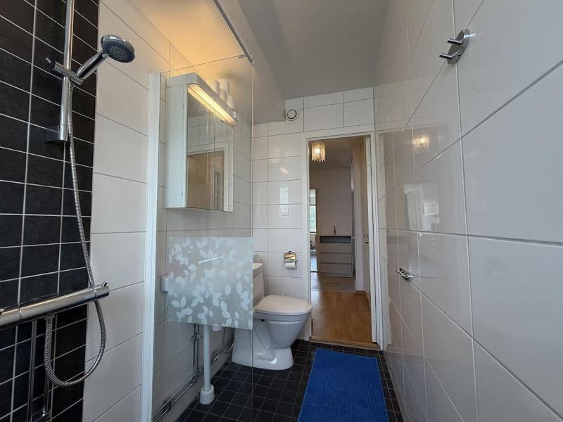 2BR Worker & family Apartment Near Volvo Tv In Each Room - image 9