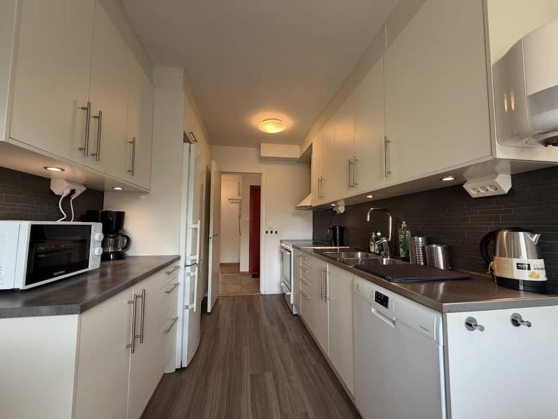2BR Worker & family Apartment Near Volvo Tv In Each Room - image 3