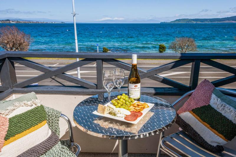 Fenworth - Taupo Holiday Home - image 22