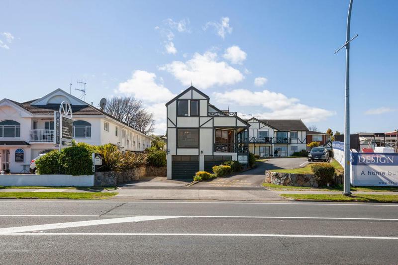 Fenworth - Taupo Holiday Home - image 17