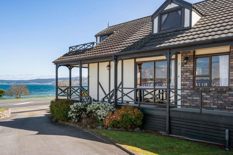 Fenworth - Taupo Holiday Home - image 9