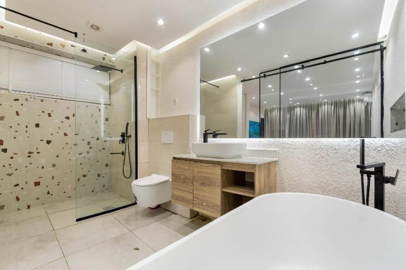 WATERFRONT 3-Bedroom Apartments by JIGI HOMES - image 14