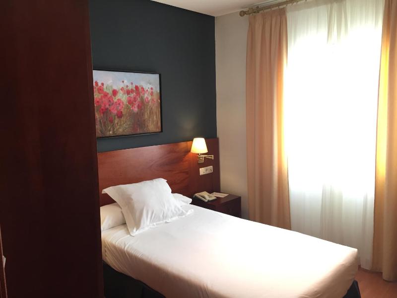Single Room image 4