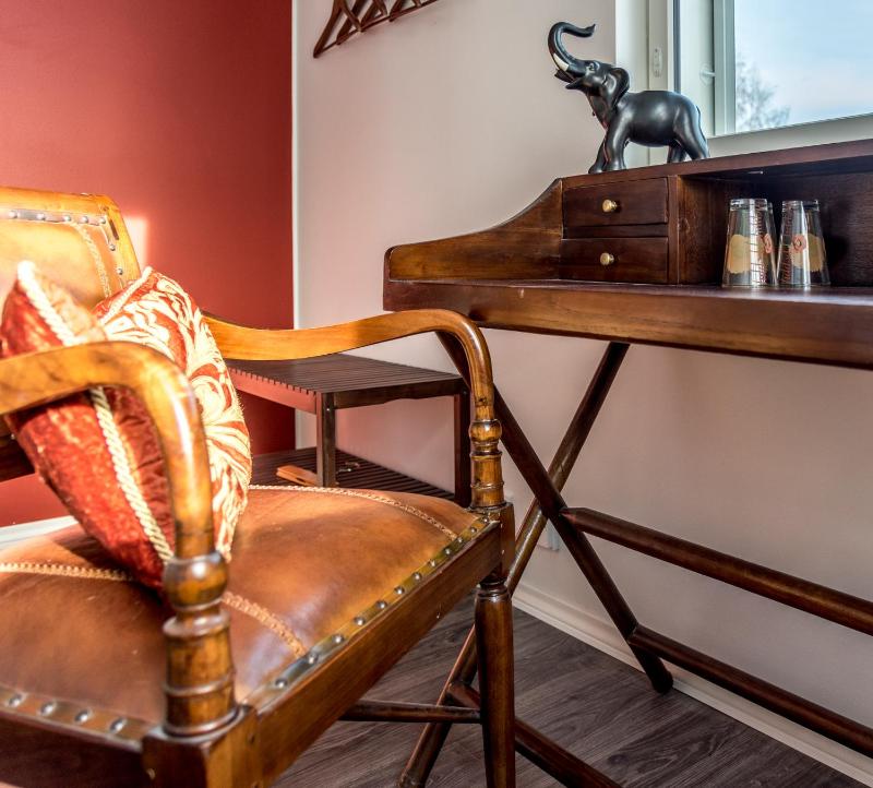 Single Room with Shared Bathroom image 4