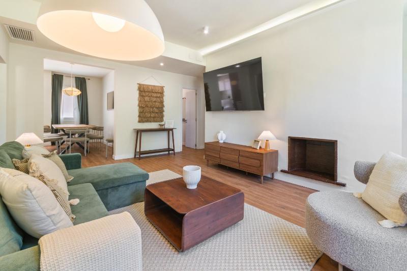 Barcelona Stadium Signature Apartment - image 15