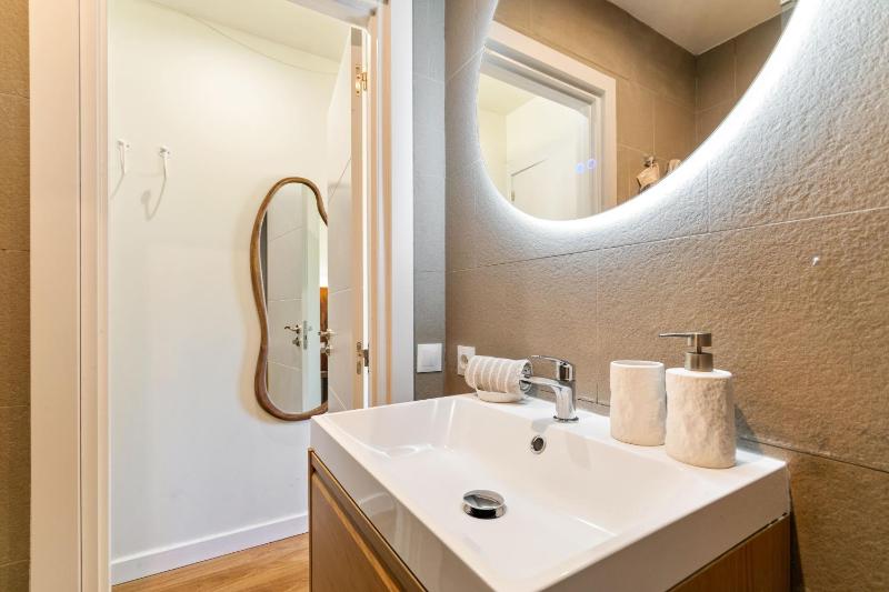 Barcelona Stadium Signature Apartment - image 9