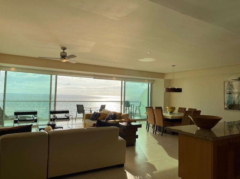 Beachfront Peninsula Puerto Vallarta-2nd floor - image 6