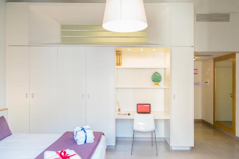 Quadruple Room with Balcony image 4