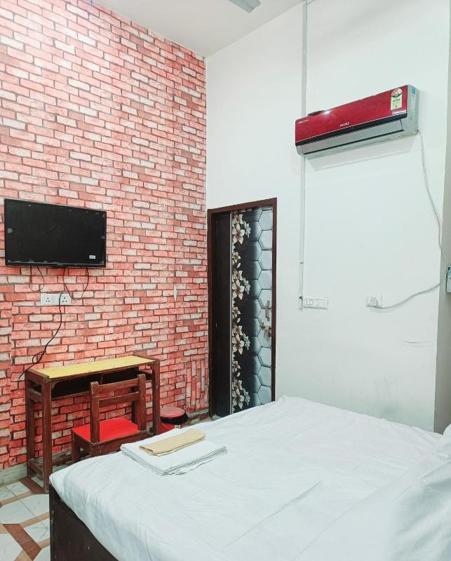 Hotel Boston Affordable Stays - #Parking #FullyAC #Best Rated Location #Modern Boutique Property - image 6