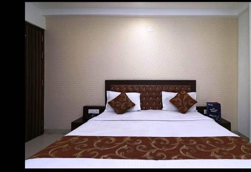 Hotel Boston Affordable Stays - #Parking #FullyAC #Best Rated Location #Modern Boutique Property - image 4