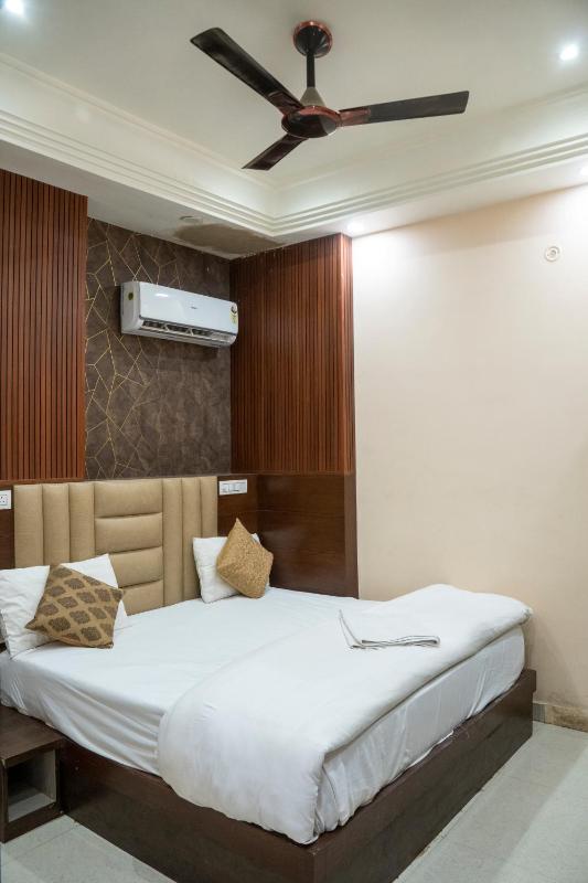 Hotel Boston Affordable Stays - #Parking #FullyAC #Best Rated Location #Modern Boutique Property - image 7
