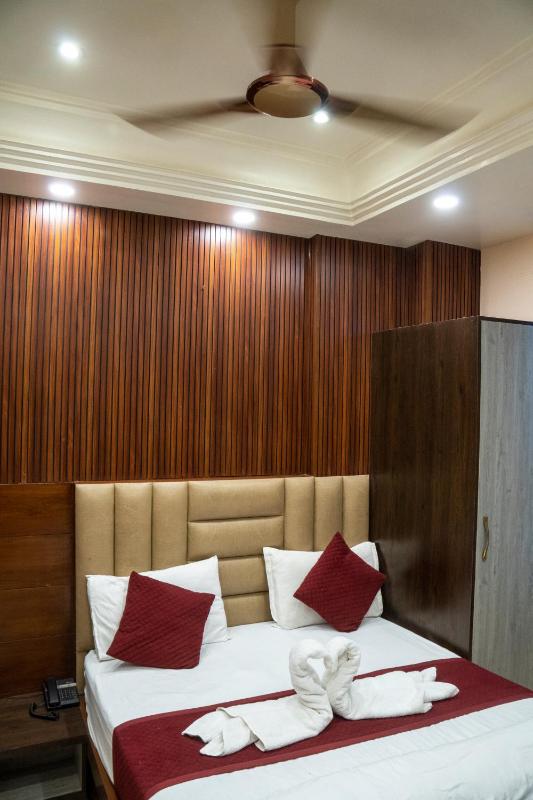 Hotel Boston Affordable Stays - #Parking #FullyAC #Best Rated Location #Modern Boutique Property - image 12