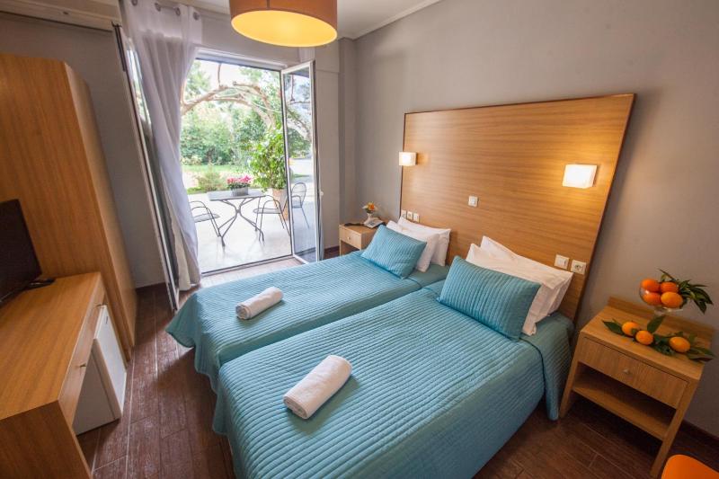 Economy Double Room image 4