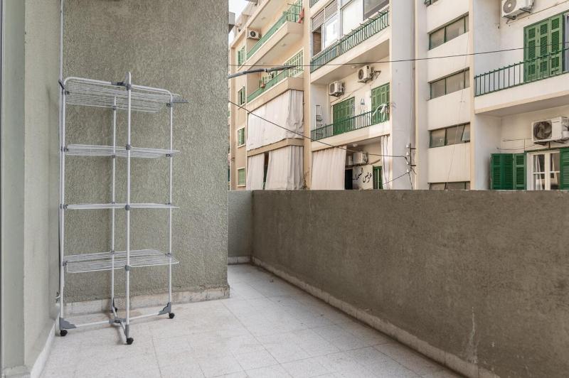 MarMkail contemporary apartment in central location - image 8