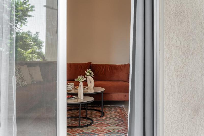 MarMkail contemporary apartment in central location - image 16