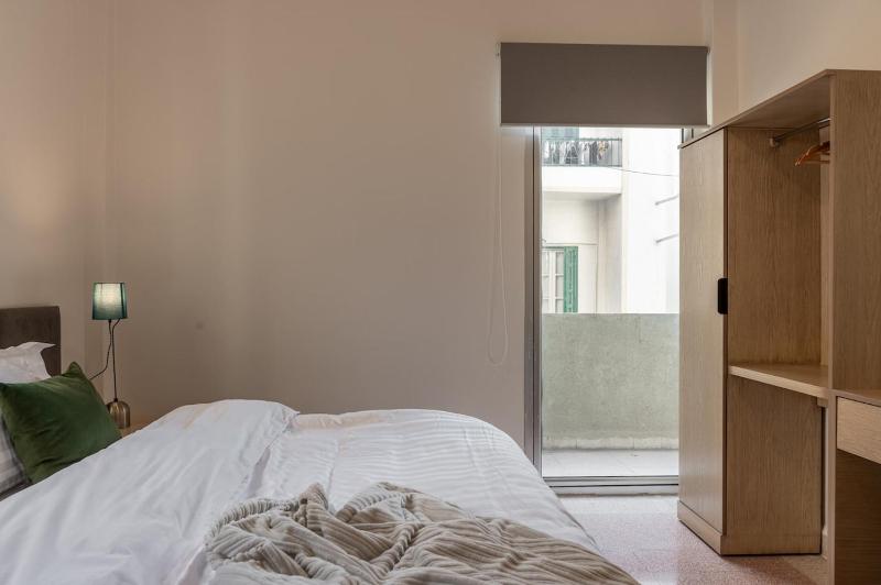 MarMkail contemporary apartment in central location - image 9