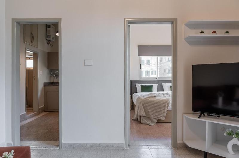 MarMkail contemporary apartment in central location - image 12