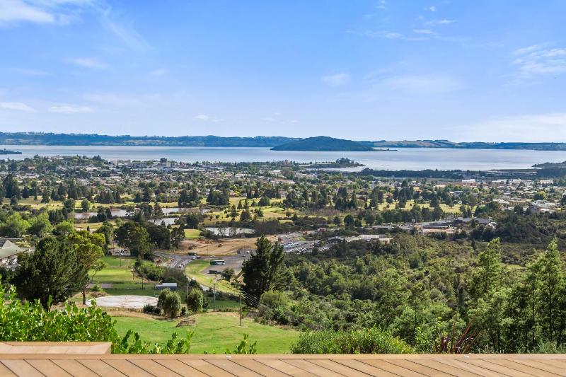 Tihi Retreat - image 2