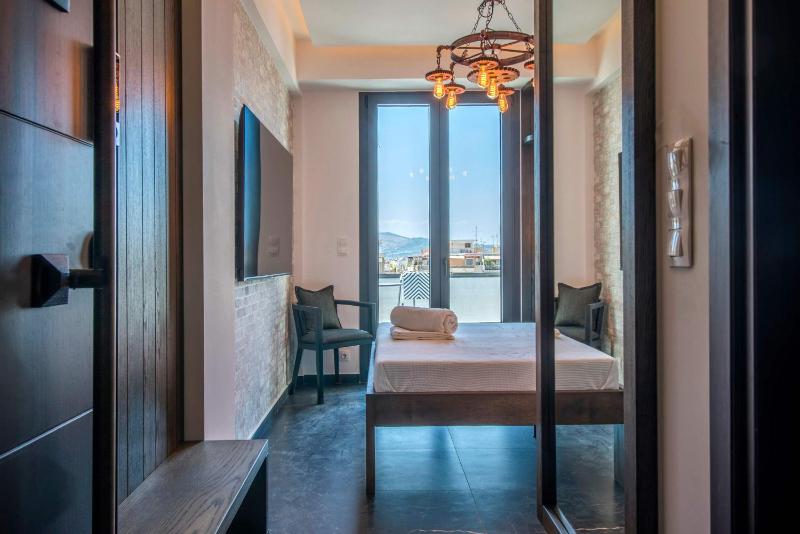 Captain Stam Suites Athens - CityStudio - image 13