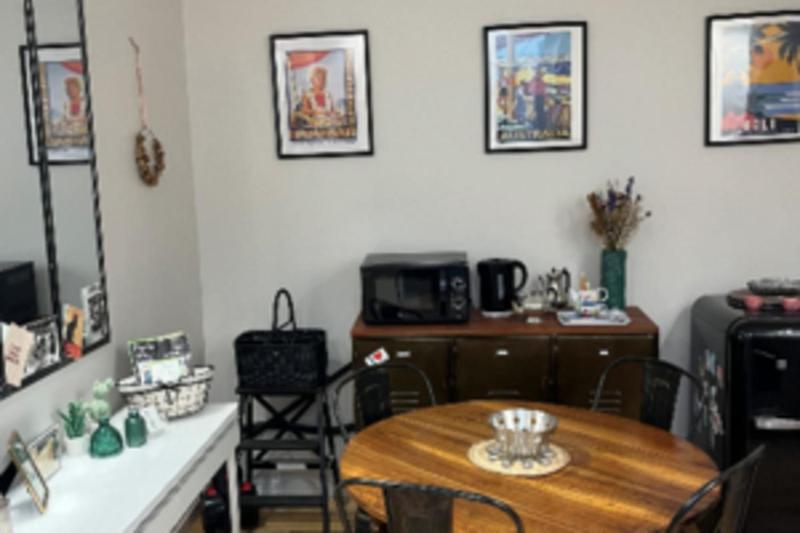 Charming T2 Batignolles with private courtyard - image 8