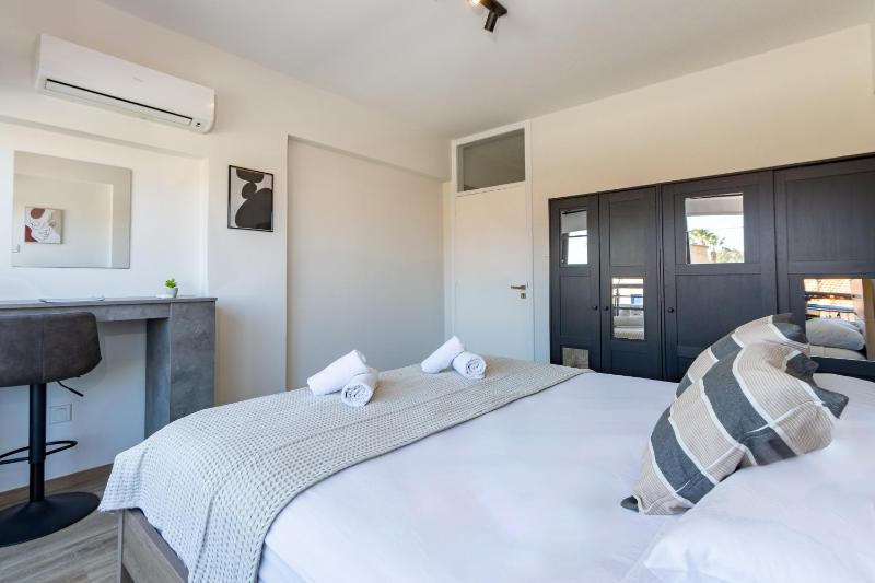 Finikoudes Apartment Seaview - image 7