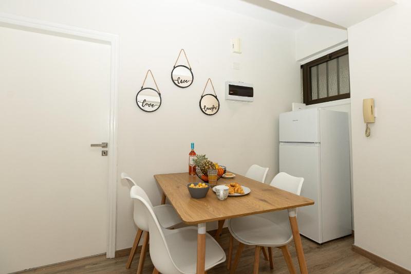 Finikoudes Apartment Seaview - image 16