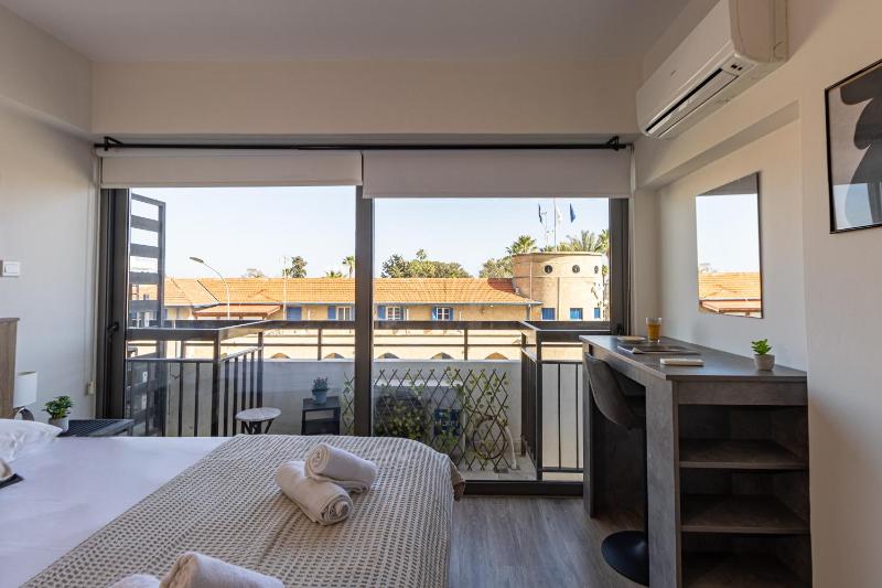 Finikoudes Apartment Seaview - image 11