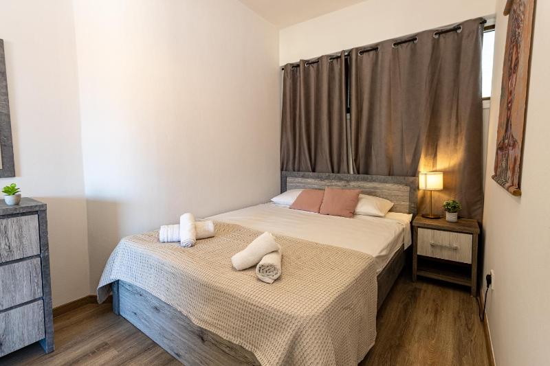 Finikoudes Apartment Seaview - image 15