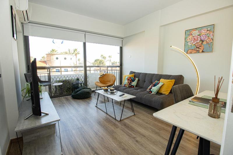Finikoudes Apartment Seaview - image 10