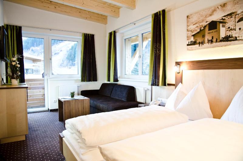 Double Room image 4