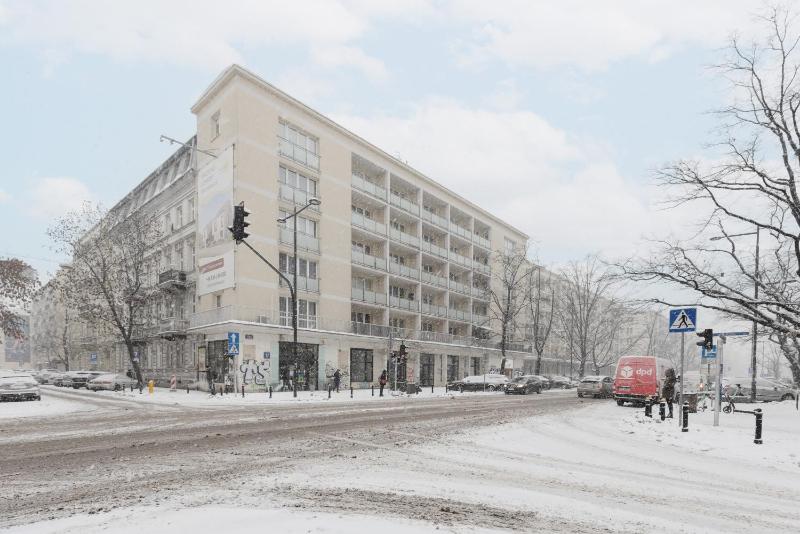 Sunny Apartment in the Center with Balcony & Air Conditioning by Noclegi Renters - image 15