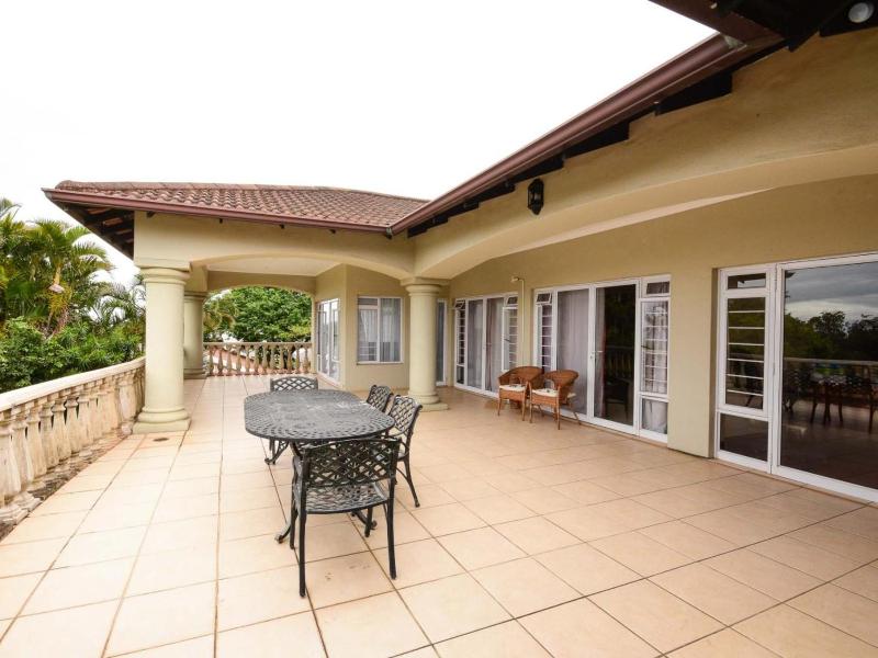 Driftwood on 10 La Lucia - image 4
