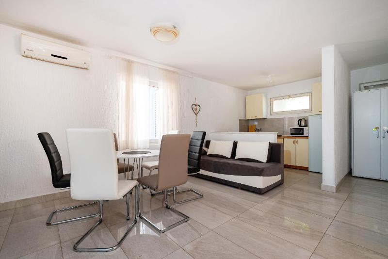 CC Hoolhy Apartment with BBQ - image 4