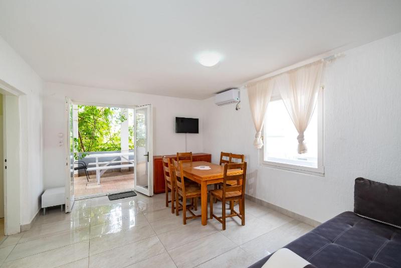 CC Hoolhy Apartment with BBQ - image 10