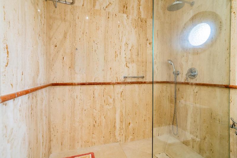 Cubo's El Refugio de Elviria House - image 25