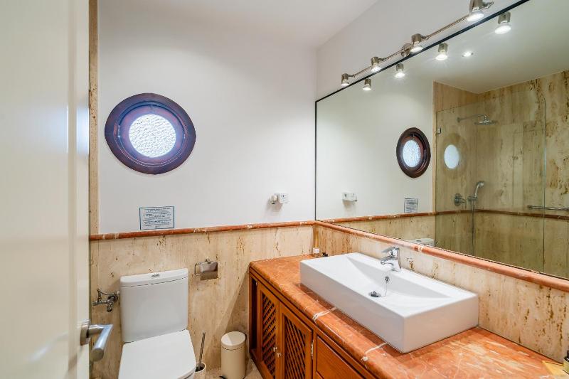 Cubo's El Refugio de Elviria House - image 24
