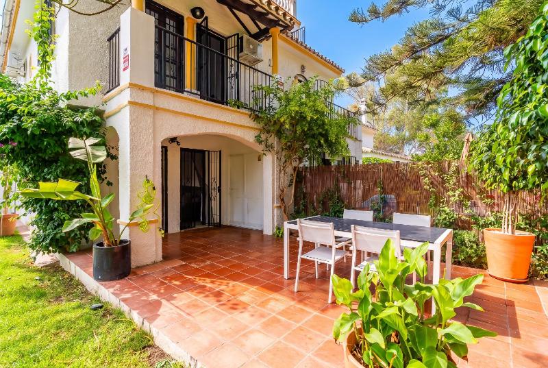 Cubo's El Refugio de Elviria House - image 17