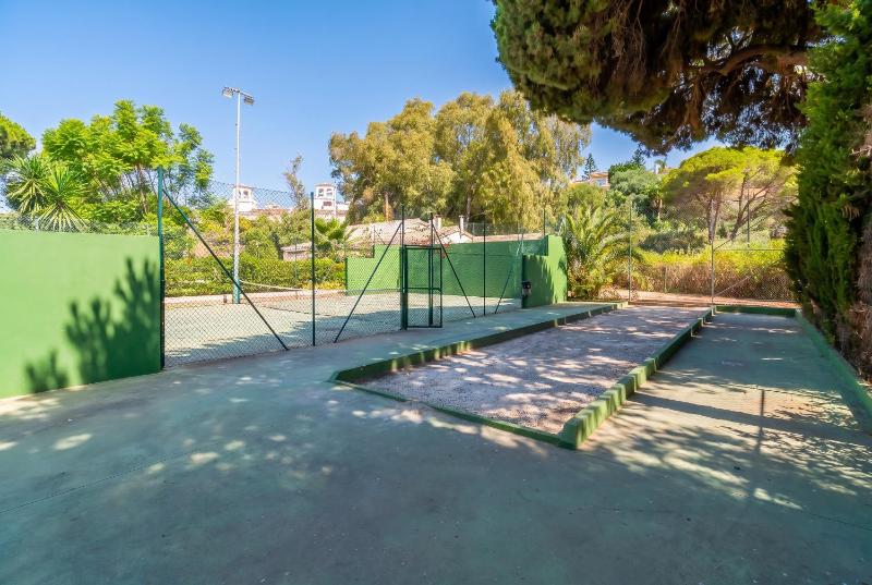 Cubo's El Refugio de Elviria House - image 22