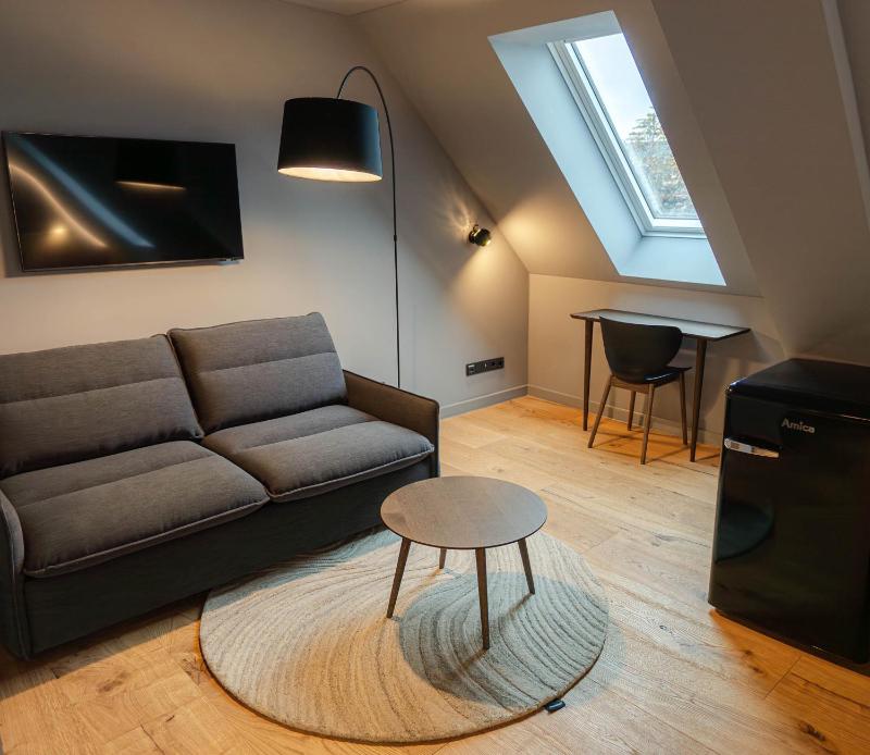 Conlon House Central - image 15