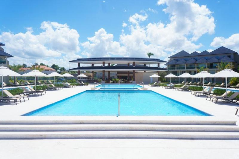 Tropical Luxury Condo - image 17