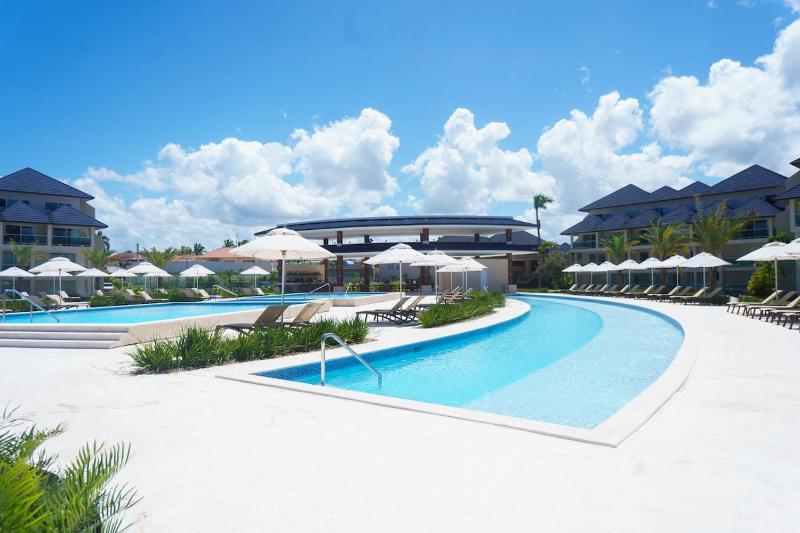 Tropical Luxury Condo - image 36